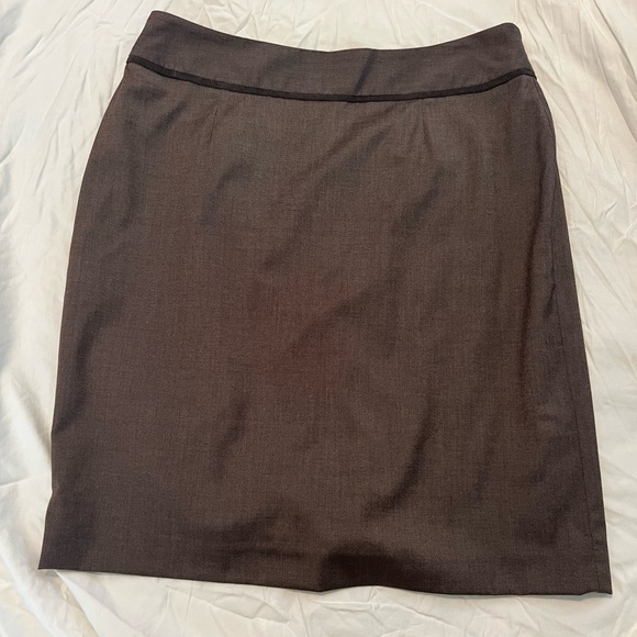 Taupe Banana Republic Factory pencil skirt - Picture 2 of 3